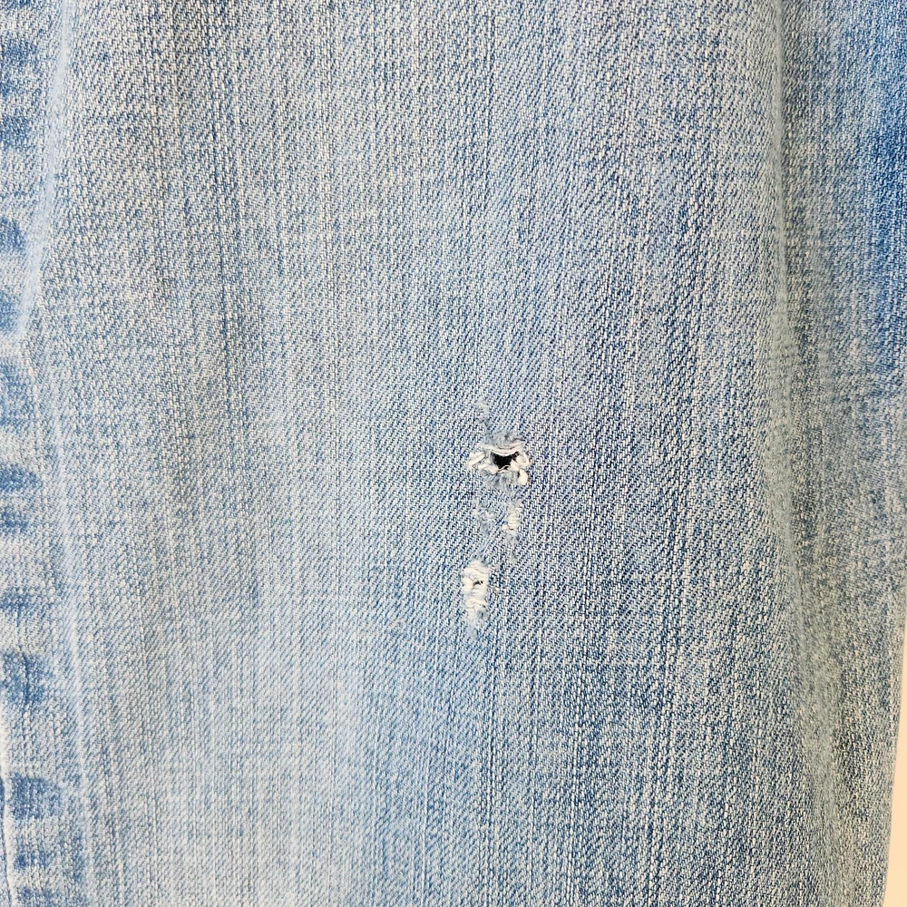 Levi's 569 Light Blue Loose Straight Men's Jeans |  Distressed | 36/34